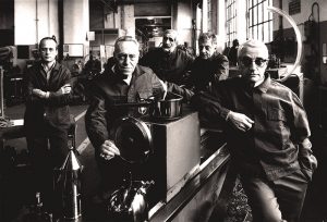 V. l. n. r. : Alberto Alessi, Achille Castiglioni, Enzo Mari, Aldo Rossi, Alessandro Mendini (1989)