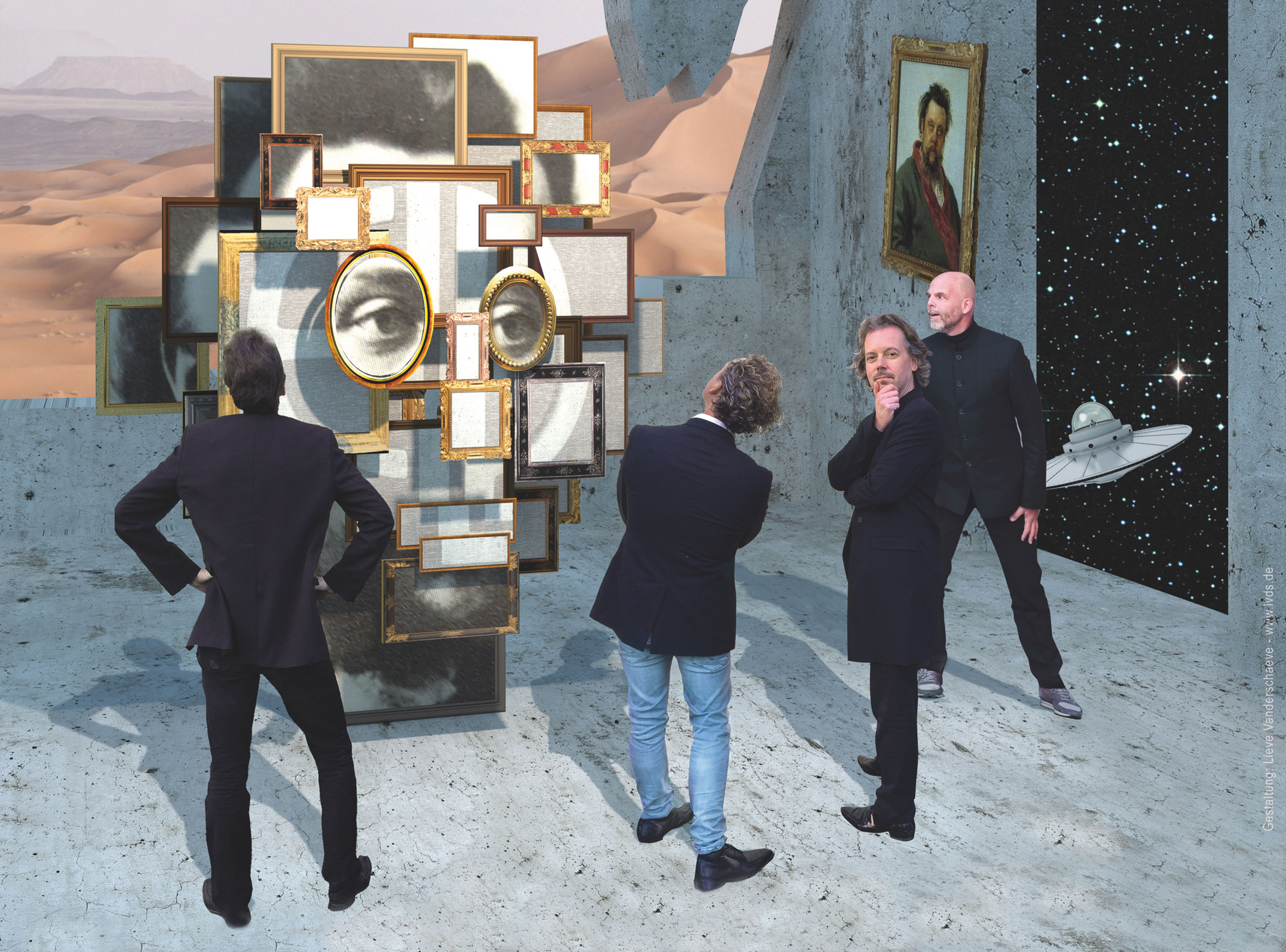 Die Band VOYAGER IV beim Betrachten der „Bilder einer Ausstellung“ im freien Raum. An der Wand der Komponist des Originalwerkes Modest Mussorgski.